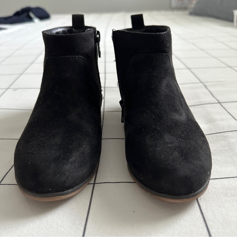 KIDS: cat & jack booties - Picture 2 of 7